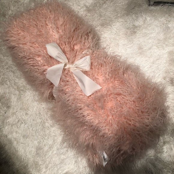 Pink Faux Fur Throw ❤️ - Picture 2 of 5